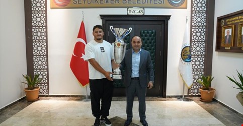 MUHAMMED ENES BAŞARISINI BAŞKAN B. ÖNDER AKDENİZLİ İLE PAYLAŞTI