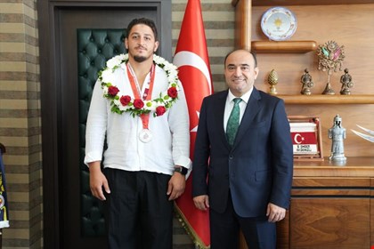 KIRKPINAR'IN MADALYALI PEHLİVANLARINA SEYDİKEMER'DE COŞKULU KARŞILAMA