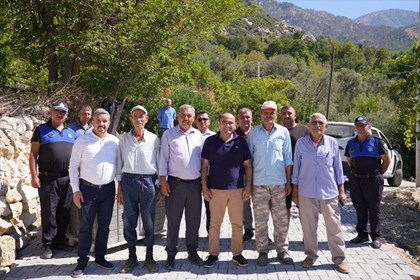 BAŞKAN AKDENİZLİ, ÇÖKEK MAHALLESİ’NDEKİ PARKE ÇALIŞMALARINI İNCELEDİ